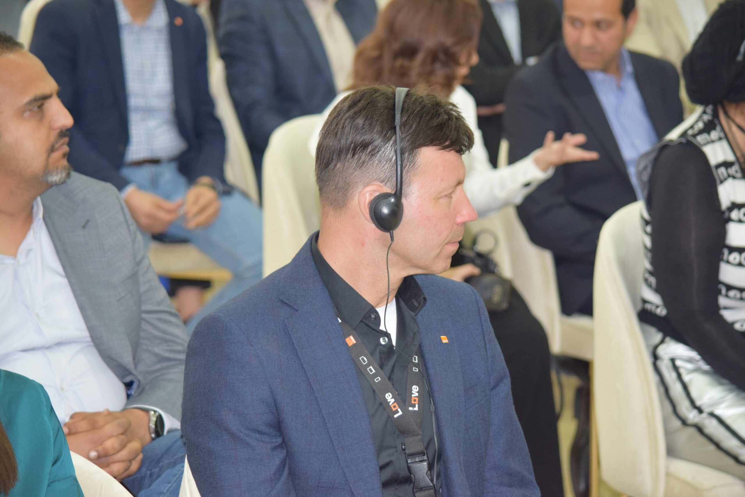 صورة حول : أورانج تقفز بالمستقبل إلى الحاضر مُلهمةً عالم الاتصالات بمؤتمرها الصحفي الاستثنائيّ وتكشف عن أحدث تقنيات الألياف وتجهيزات Wi-Fi 6 أورانج تقفز بالمستقبل إلى الحاضر مُلهمةً عالم الاتصالات بمؤتمرها الصحفي الاستثنائيّ وتكشف عن أحدث تقنيات الألياف وتجهيزات Wi-Fi 6