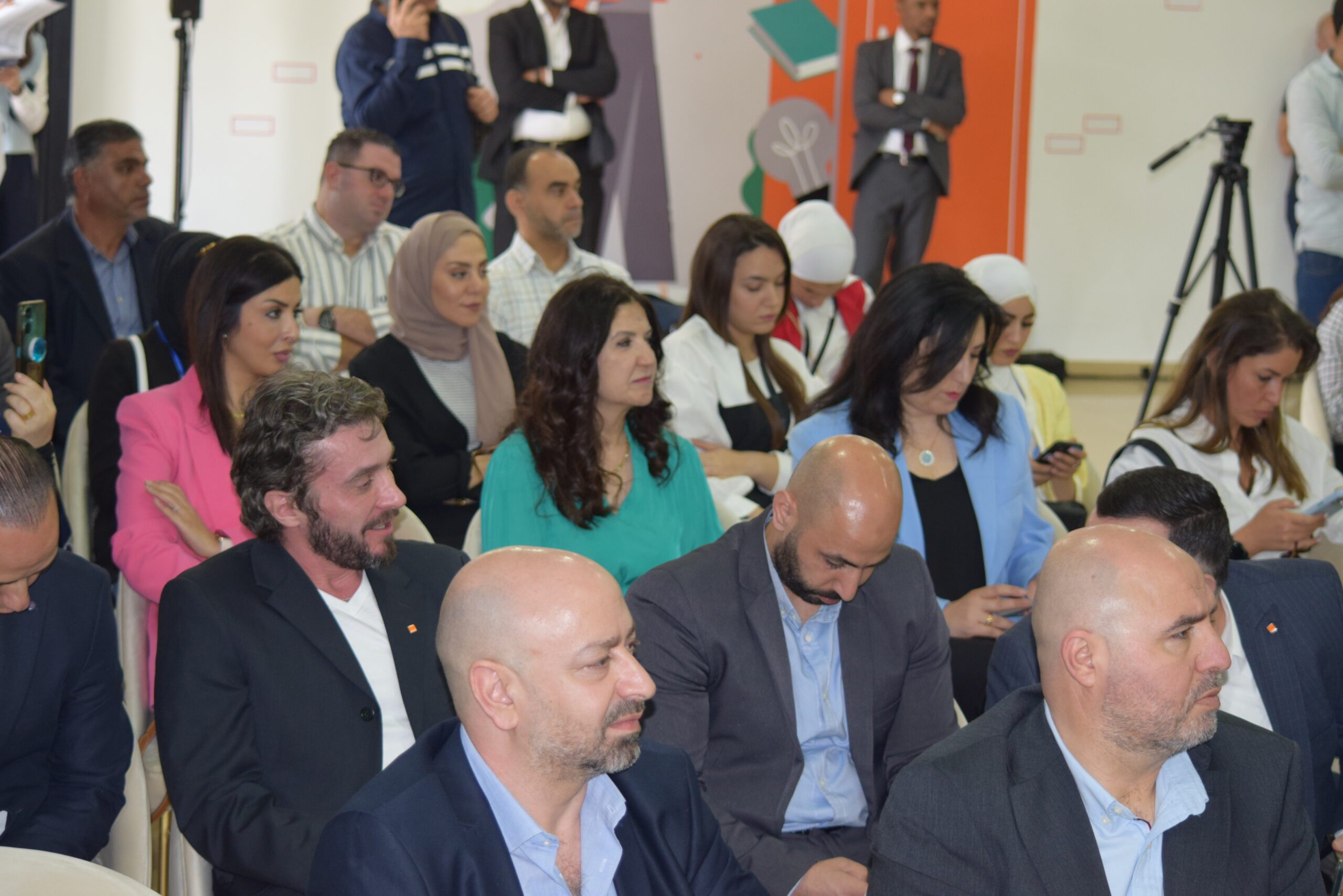 صورة حول : أورانج تقفز بالمستقبل إلى الحاضر مُلهمةً عالم الاتصالات بمؤتمرها الصحفي الاستثنائيّ وتكشف عن أحدث تقنيات الألياف وتجهيزات Wi-Fi 6 أورانج تقفز بالمستقبل إلى الحاضر مُلهمةً عالم الاتصالات بمؤتمرها الصحفي الاستثنائيّ وتكشف عن أحدث تقنيات الألياف وتجهيزات Wi-Fi 6
