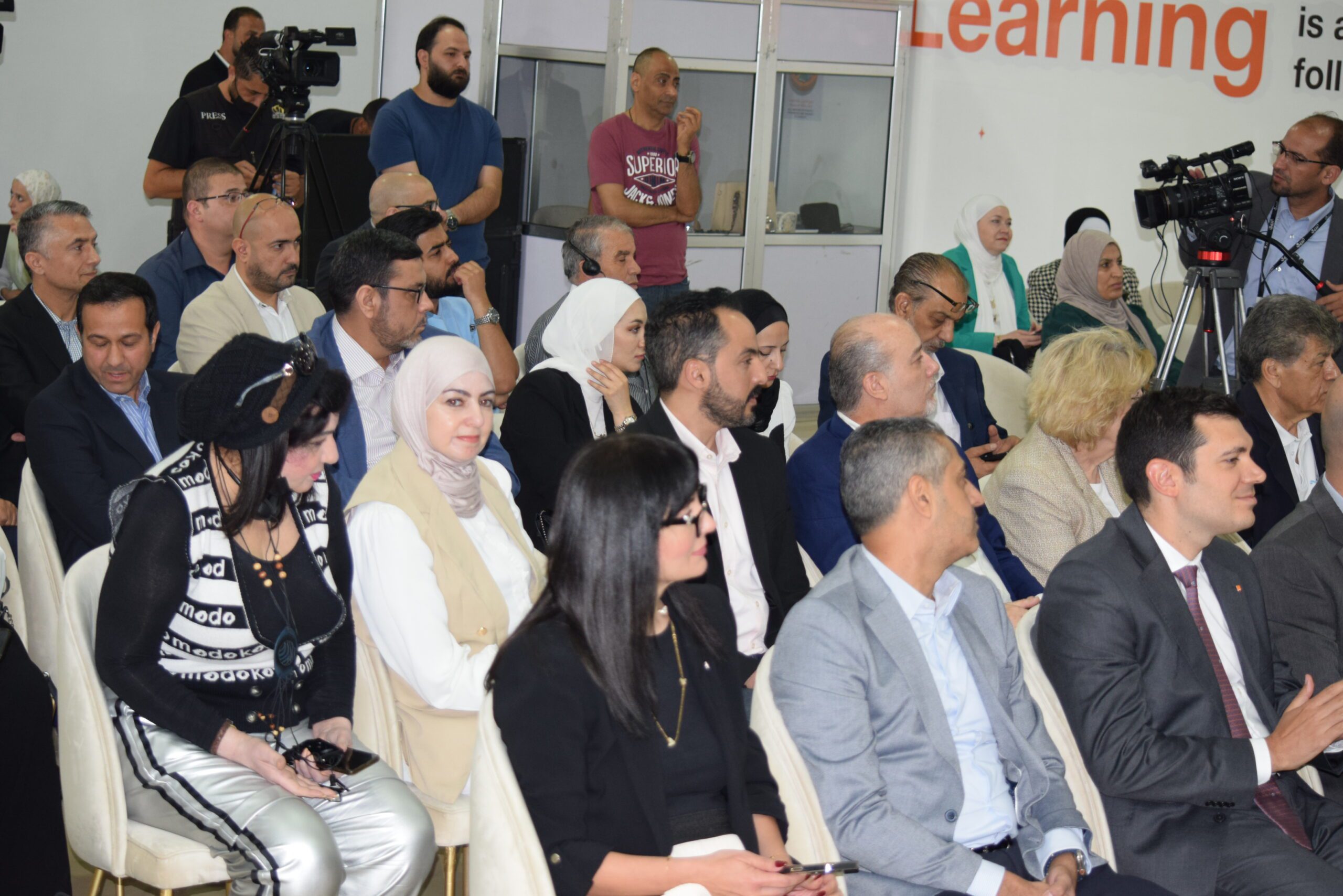 صورة حول : أورانج تقفز بالمستقبل إلى الحاضر مُلهمةً عالم الاتصالات بمؤتمرها الصحفي الاستثنائيّ وتكشف عن أحدث تقنيات الألياف وتجهيزات Wi-Fi 6 أورانج تقفز بالمستقبل إلى الحاضر مُلهمةً عالم الاتصالات بمؤتمرها الصحفي الاستثنائيّ وتكشف عن أحدث تقنيات الألياف وتجهيزات Wi-Fi 6
