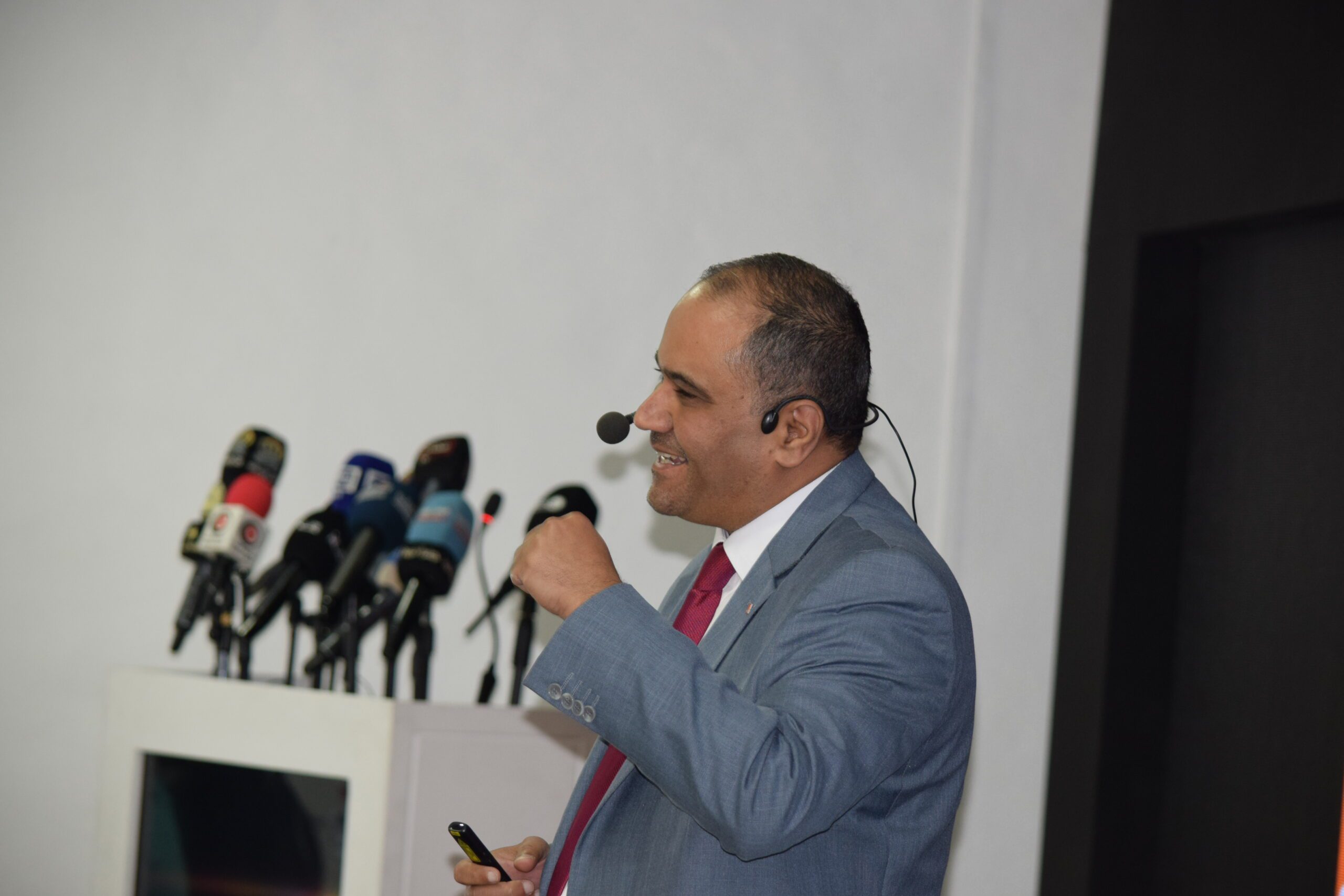 صورة حول : أورانج تقفز بالمستقبل إلى الحاضر مُلهمةً عالم الاتصالات بمؤتمرها الصحفي الاستثنائيّ وتكشف عن أحدث تقنيات الألياف وتجهيزات Wi-Fi 6 أورانج تقفز بالمستقبل إلى الحاضر مُلهمةً عالم الاتصالات بمؤتمرها الصحفي الاستثنائيّ وتكشف عن أحدث تقنيات الألياف وتجهيزات Wi-Fi 6