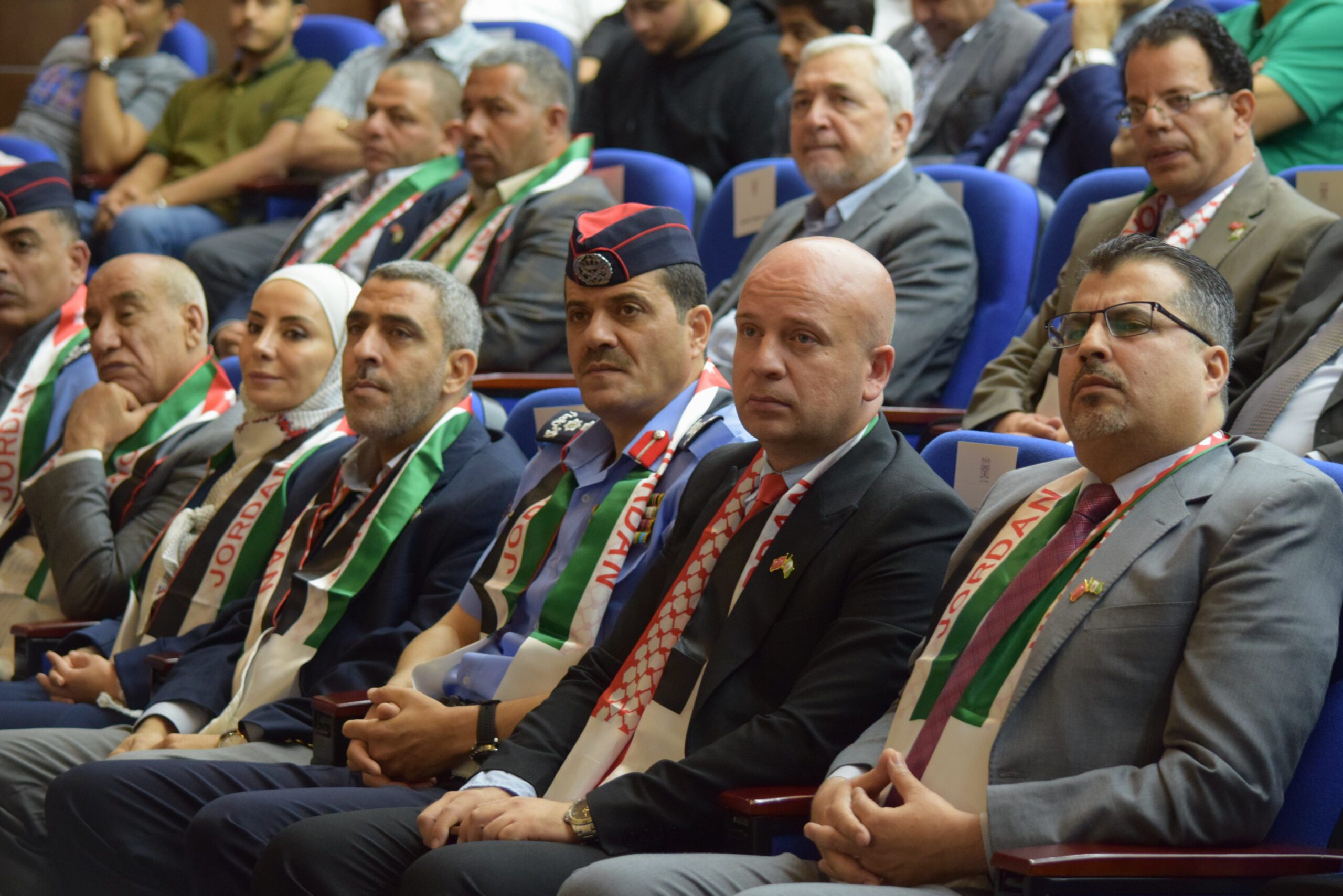 صورة حول : جامعة البتراء تستضيف احتفالًا مهيبًا بمناسبة الذكرى الـ78 لاستقلال المملكة الأردنيّة الهاشميّة جامعة البتراء تستضيف احتفالًا مهيبًا بمناسبة الذكرى الـ78 لاستقلال المملكة الأردنيّة الهاشميّة