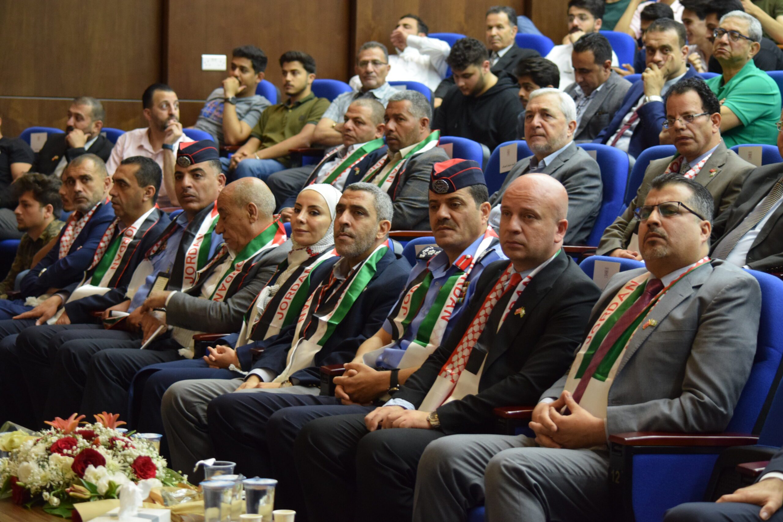 صورة حول : جامعة البتراء تستضيف احتفالًا مهيبًا بمناسبة الذكرى الـ78 لاستقلال المملكة الأردنيّة الهاشميّة جامعة البتراء تستضيف احتفالًا مهيبًا بمناسبة الذكرى الـ78 لاستقلال المملكة الأردنيّة الهاشميّة