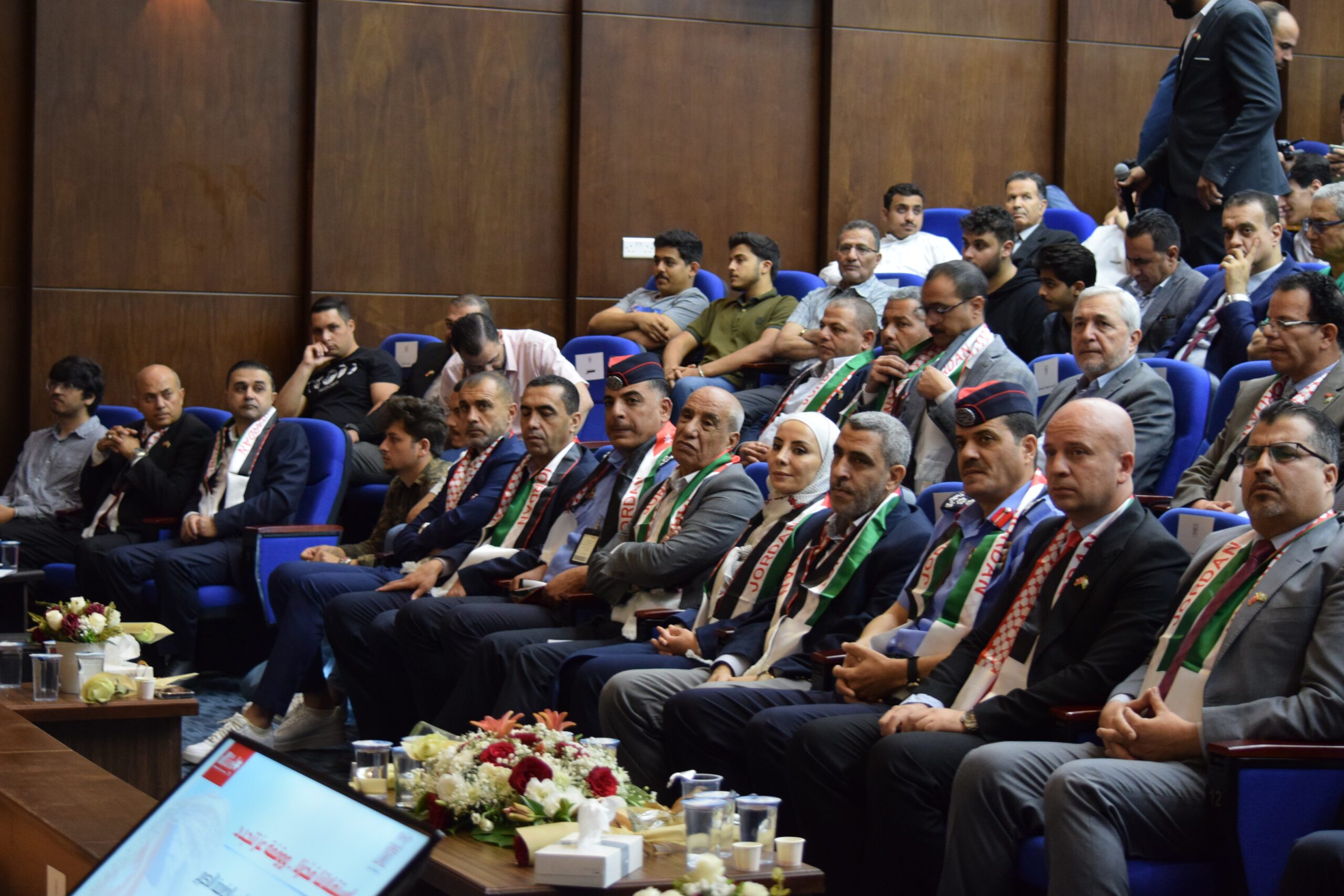 صورة حول : جامعة البتراء تستضيف احتفالًا مهيبًا بمناسبة الذكرى الـ78 لاستقلال المملكة الأردنيّة الهاشميّة جامعة البتراء تستضيف احتفالًا مهيبًا بمناسبة الذكرى الـ78 لاستقلال المملكة الأردنيّة الهاشميّة