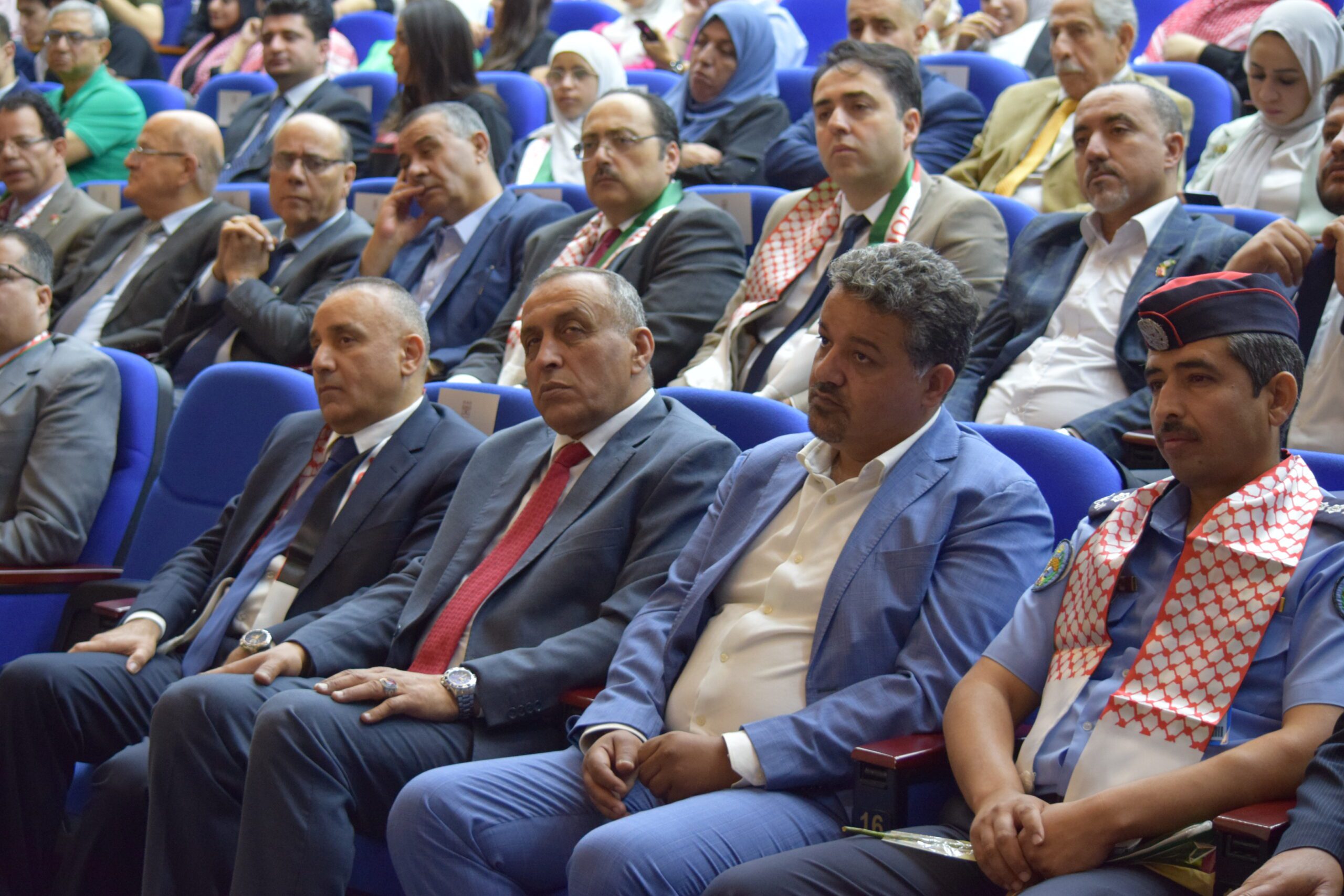 صورة حول : جامعة البتراء تستضيف احتفالًا مهيبًا بمناسبة الذكرى الـ78 لاستقلال المملكة الأردنيّة الهاشميّة جامعة البتراء تستضيف احتفالًا مهيبًا بمناسبة الذكرى الـ78 لاستقلال المملكة الأردنيّة الهاشميّة