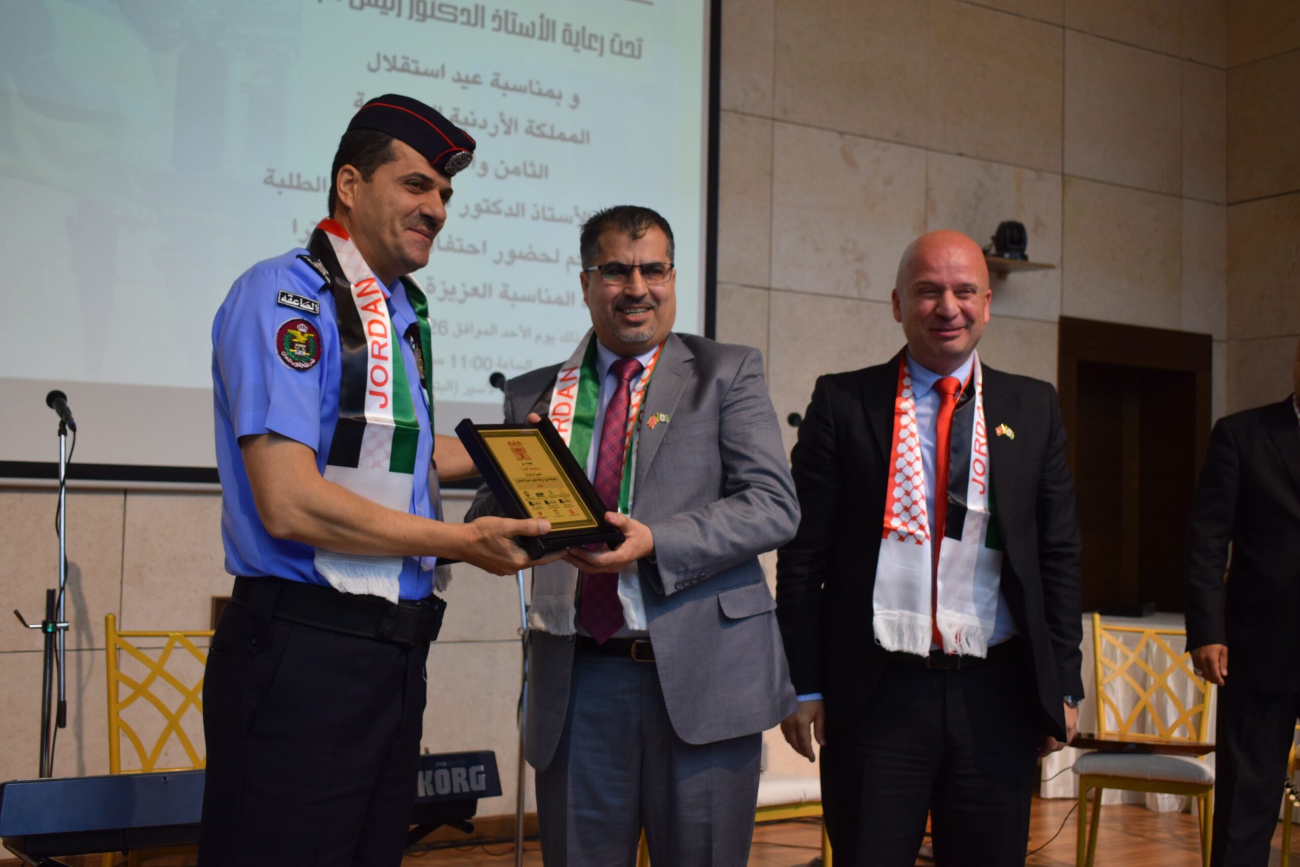 صورة حول : جامعة البتراء تستضيف احتفالًا مهيبًا بمناسبة الذكرى الـ78 لاستقلال المملكة الأردنيّة الهاشميّة جامعة البتراء تستضيف احتفالًا مهيبًا بمناسبة الذكرى الـ78 لاستقلال المملكة الأردنيّة الهاشميّة