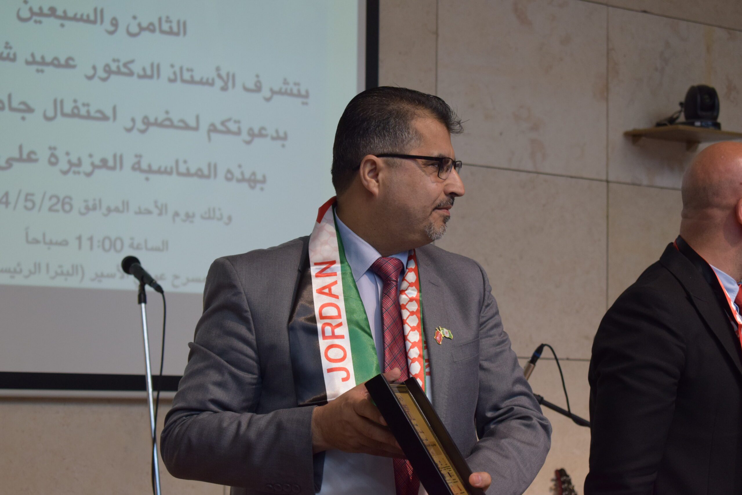 صورة حول : جامعة البتراء تستضيف احتفالًا مهيبًا بمناسبة الذكرى الـ78 لاستقلال المملكة الأردنيّة الهاشميّة جامعة البتراء تستضيف احتفالًا مهيبًا بمناسبة الذكرى الـ78 لاستقلال المملكة الأردنيّة الهاشميّة