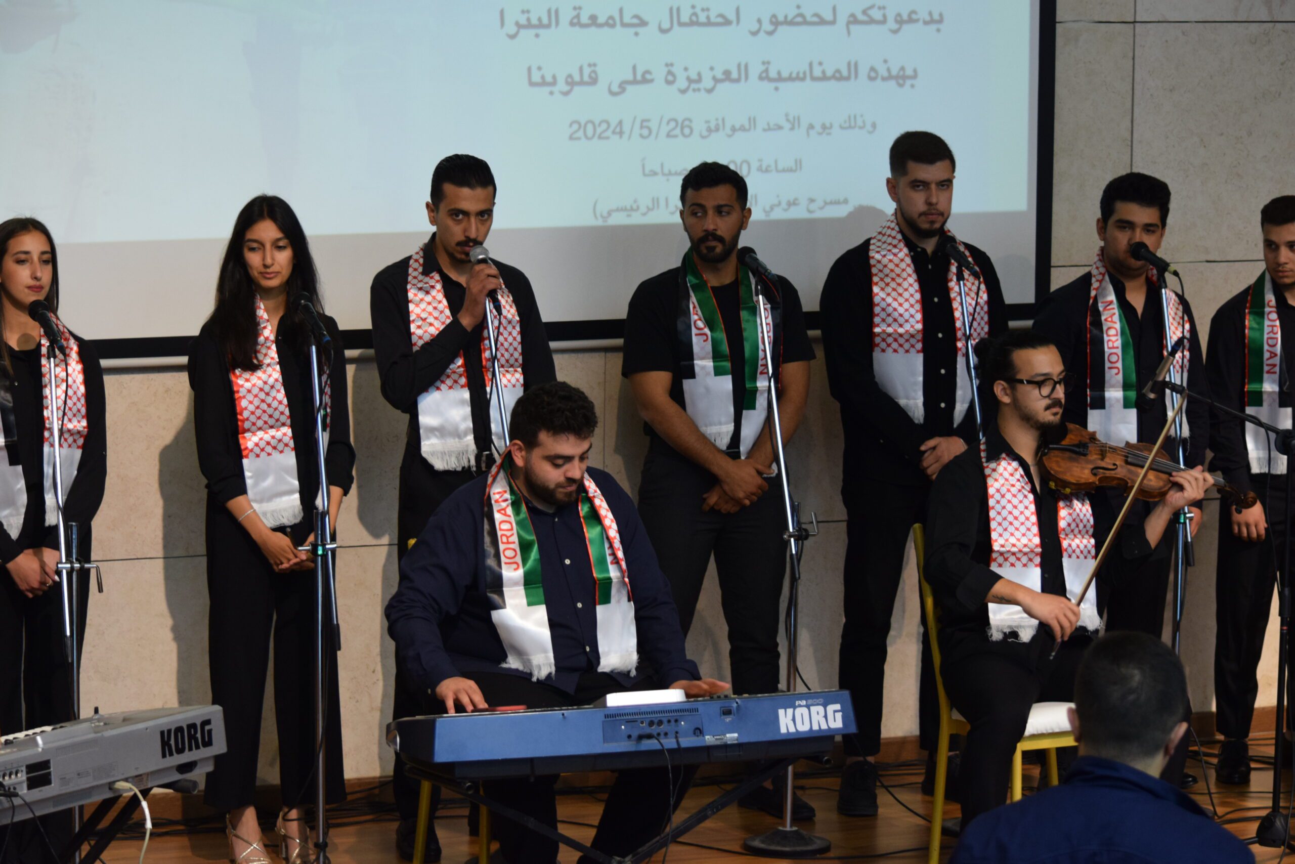 صورة حول : جامعة البتراء تستضيف احتفالًا مهيبًا بمناسبة الذكرى الـ78 لاستقلال المملكة الأردنيّة الهاشميّة جامعة البتراء تستضيف احتفالًا مهيبًا بمناسبة الذكرى الـ78 لاستقلال المملكة الأردنيّة الهاشميّة