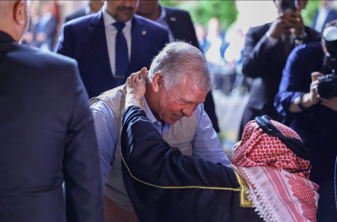 جلالة الملك وولي العهد يبحثان التطور في الزرقاء