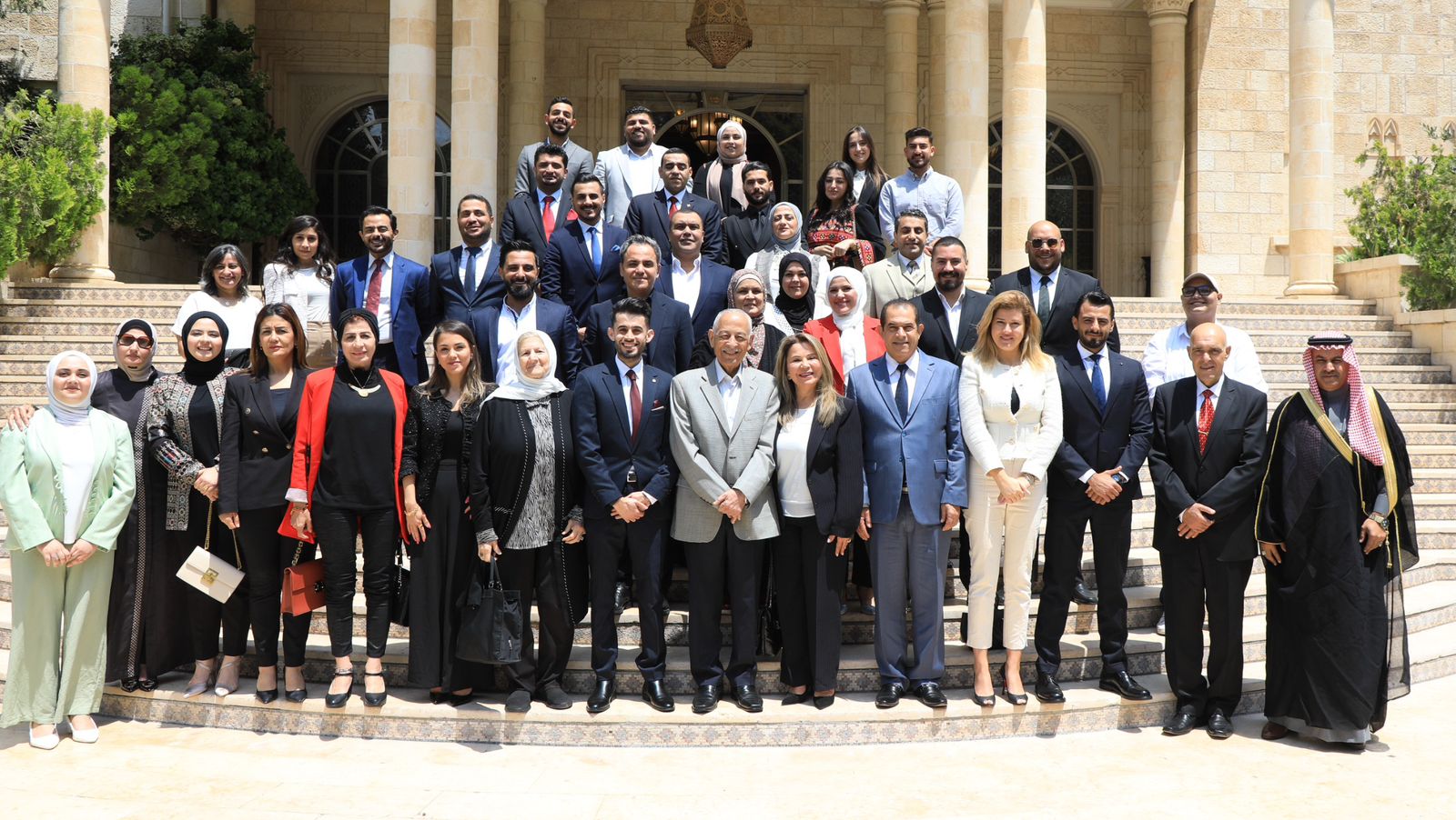 رئيس الديوان الملكي يلتقي وفدا من مبادرة "نحن معك بلا حدود