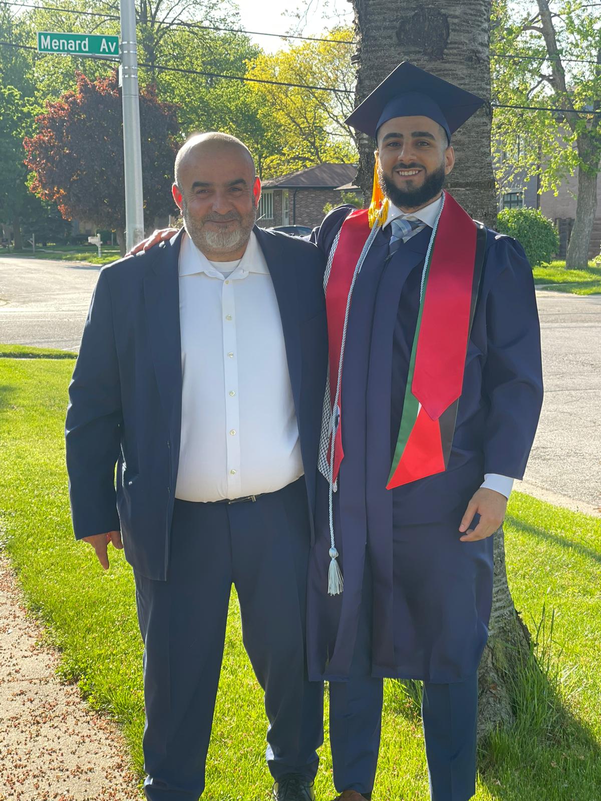 الصحفي محمد غنام يهنئ ويبارك بتخرج حفيده محمد هيثم غنام من جامعة إلينوي/شيكاجو
