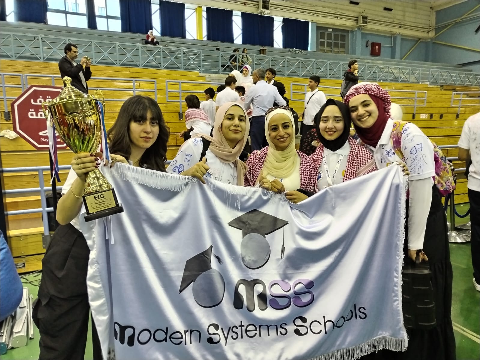 طالبات مدارس النظم الحديثة كعادتهم يحلقون في سماء التميز والفوز في المسابقة العالمية ELO