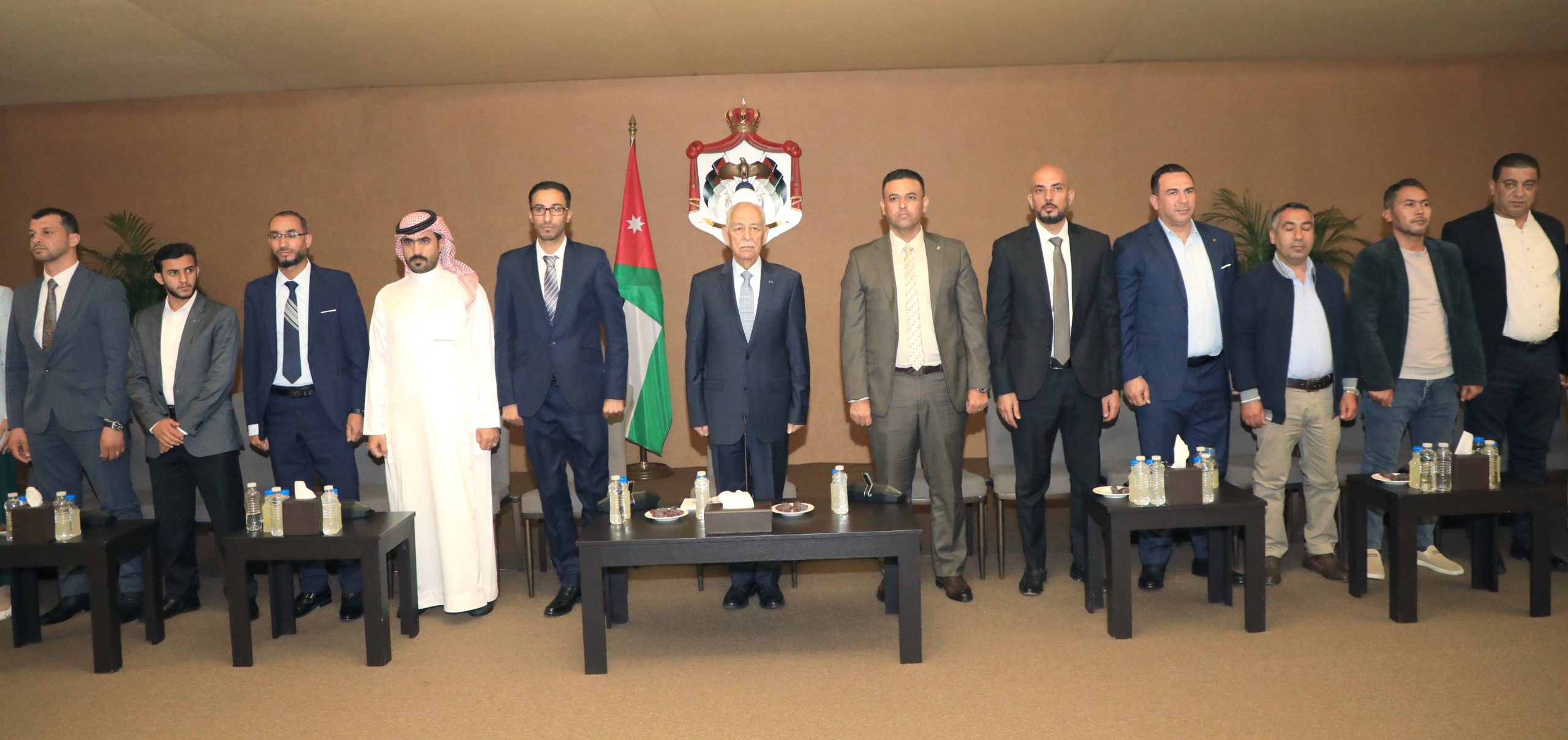 رئيس الديوان الملكي يلتقي وفدين من شباب وشابات الضليل ووجهاء من عشيرة الخوالدة