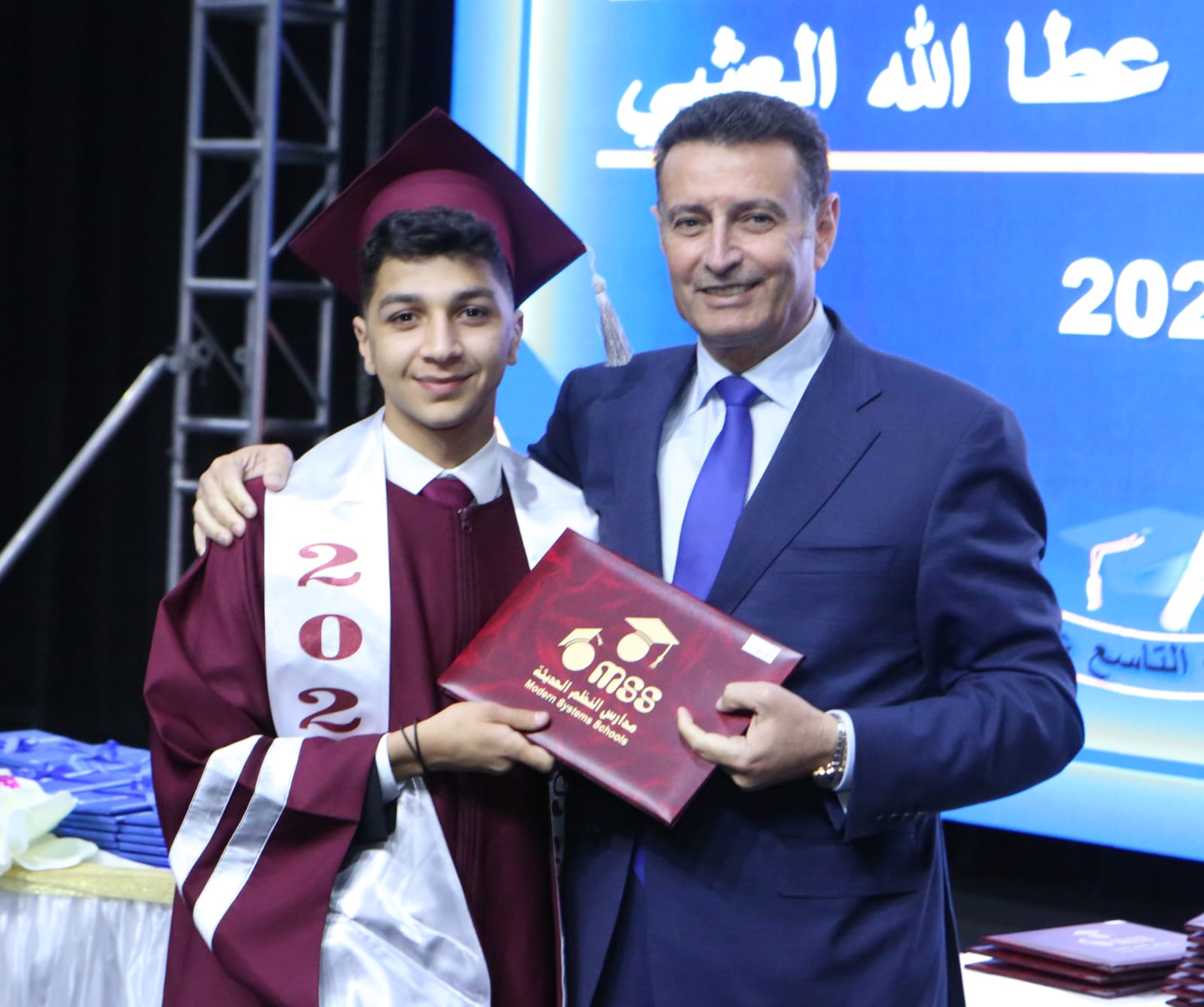 صورة حول : مدارس النظم الحديثة تحتفل بتخريج الفوج التاسع عشر مدارس النظم الحديثة تحتفل بتخريج الفوج التاسع عشر