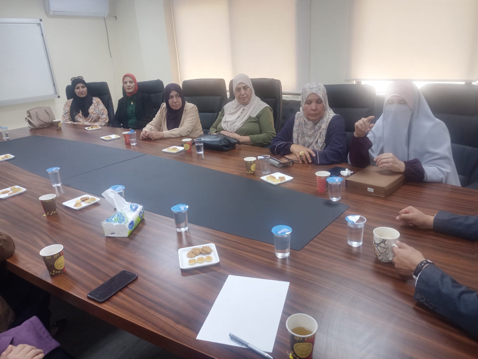 عميد الكلية الجامعية الوطنية للتكنولوجيا يستقبل وفد نساء شرق عمان مهنئا