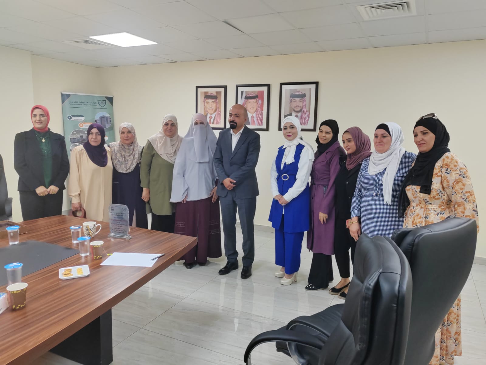صورة حول : عميد الكلية الجامعية الوطنية للتكنولوجيا يستقبل وفد نساء شرق عمان مهنئا عميد الكلية الجامعية الوطنية للتكنولوجيا يستقبل وفد نساء شرق عمان مهنئا