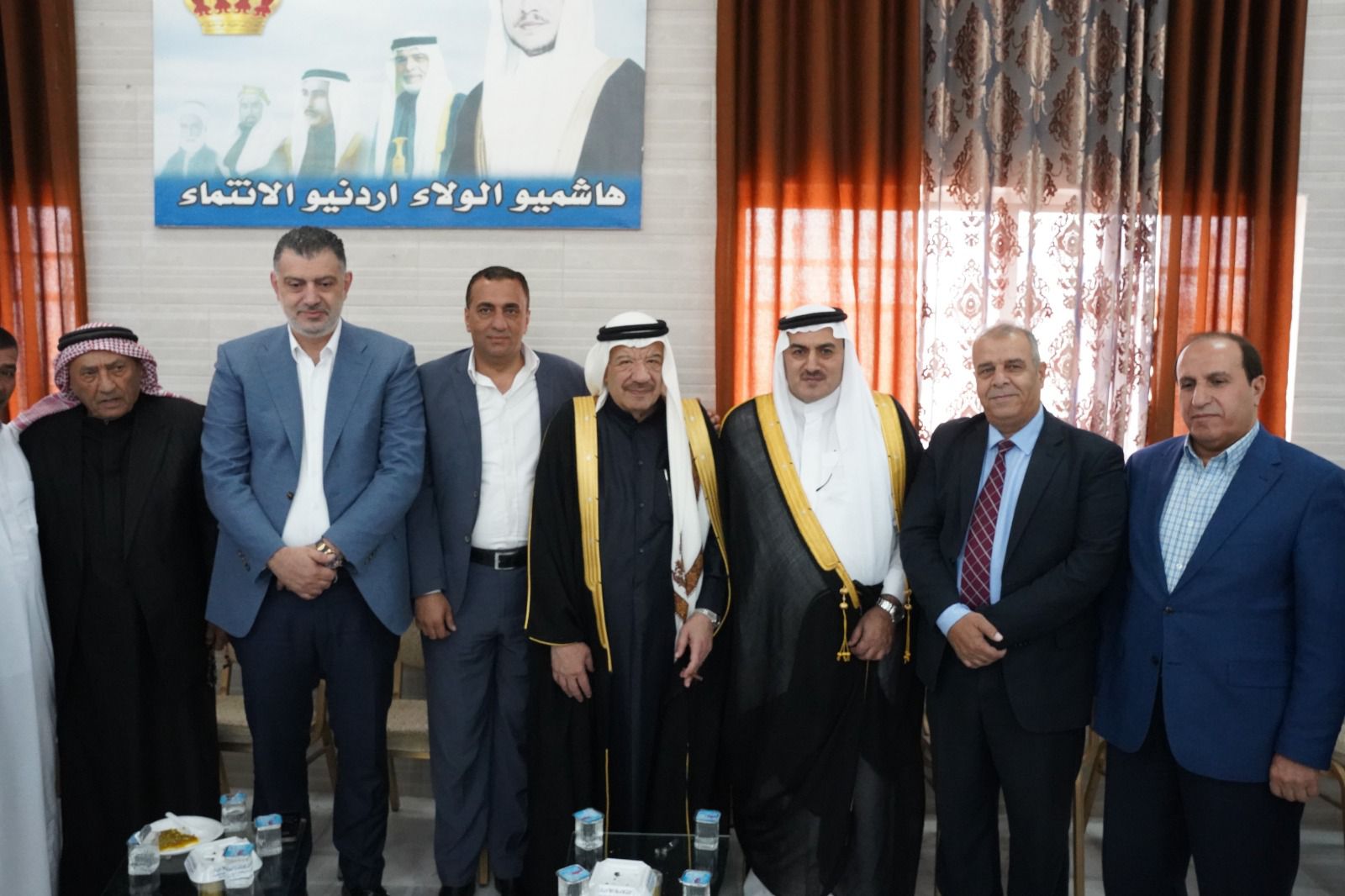 الشديفات رئيس مجلس محافظة المفرق يقيم مأدبة بحضور شيوخ ووجهاء من قبيلة بني حسن ويعلن دعمه المطلق لحزب إرادة (صور وفيديو)