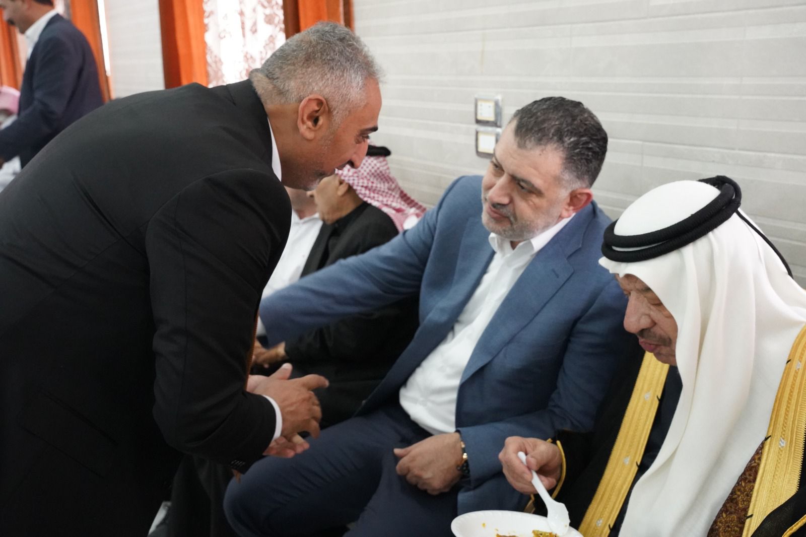 الشديفات رئيس مجلس محافظة المفرق يقيم مأدبة بحضور شيوخ ووجهاء من قبيلة بني حسن ويعلن دعمه المطلق لحزب إرادة (صور وفيديو)