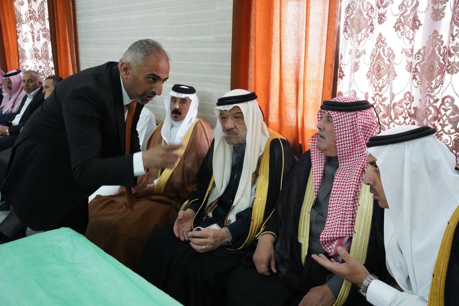 الشديفات رئيس مجلس محافظة المفرق يقيم مأدبة بحضور شيوخ ووجهاء من قبيلة بني حسن ويعلن دعمه المطلق لحزب إرادة (صور وفيديو)