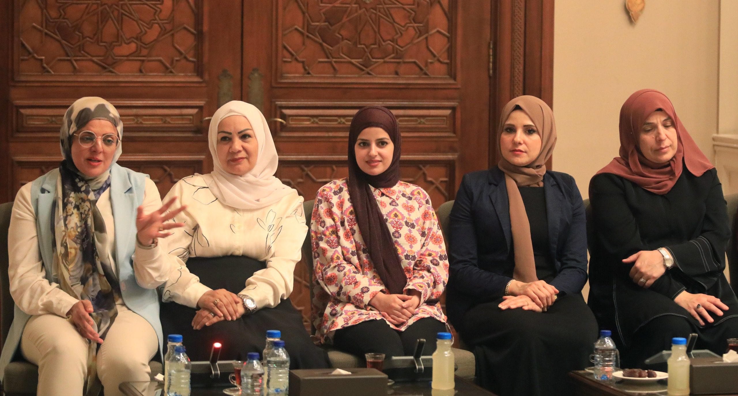 رئيس الديوان الملكي يلتقي وفدا من شباب وشابات الزرقاء