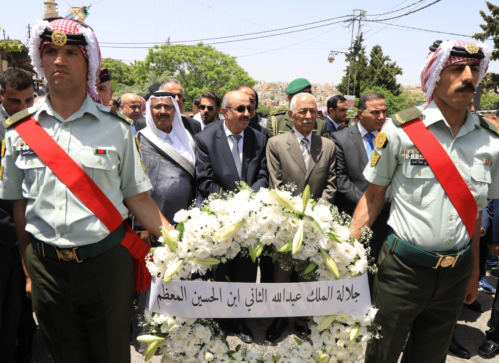مندوبا عن الملك وولي العهد...العيسوي يشارك في تشييع جثمان نذير رشيد