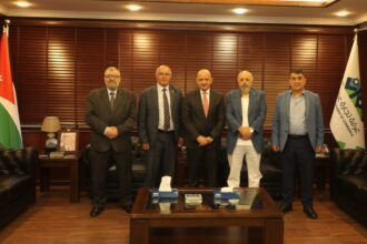 تجارة عمان تؤكد على ضرورة دعم وتمكين قطاع الإسكان