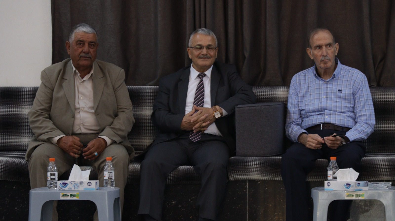 وجهاء الجرادات للدكتور محمد عبد الستار بعد اعلان ترشحة للانتخابات البرلمانية : انت ابنا ونحن معك