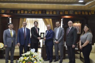 رئيس جامعة عمان الأهلية يستقبل وفدا من معهد(IEEE) في الأردن