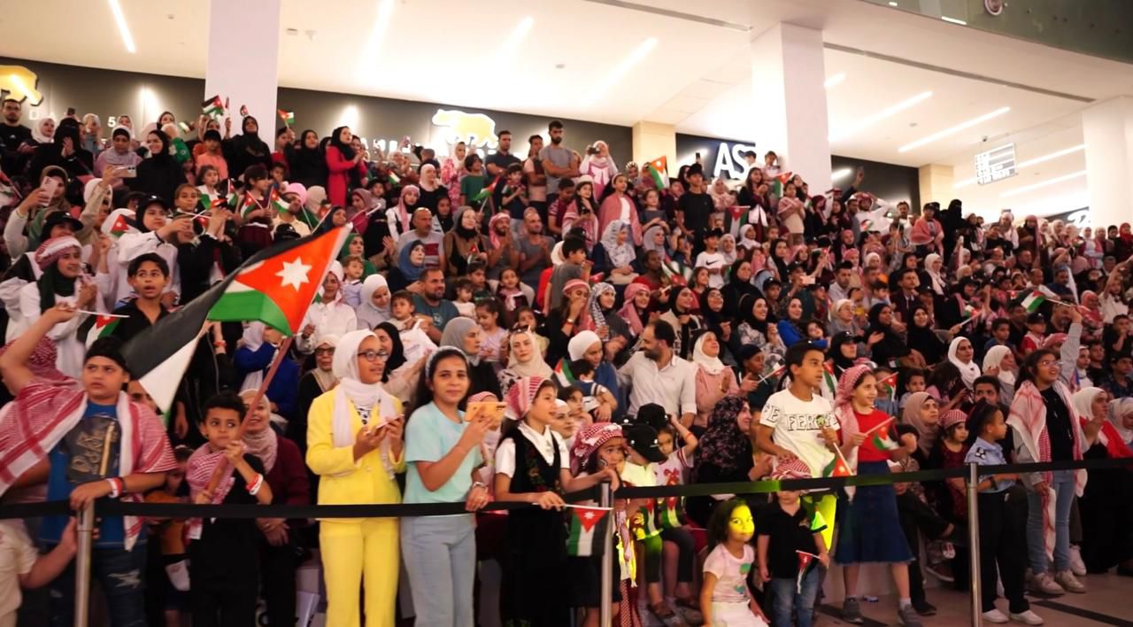 "الاسواق الحرة" تحتفل بعيد الاستقلال (78) في النافورة مول