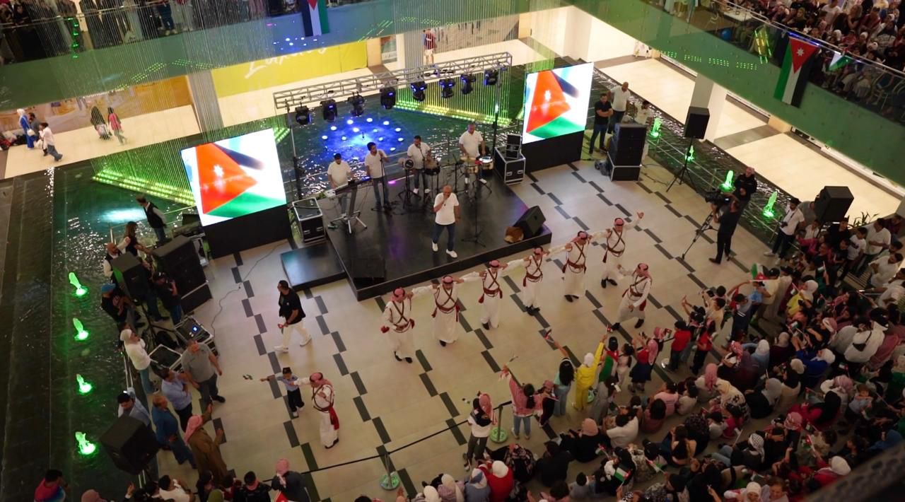 "الاسواق الحرة" تحتفل بعيد الاستقلال (78) في النافورة مول