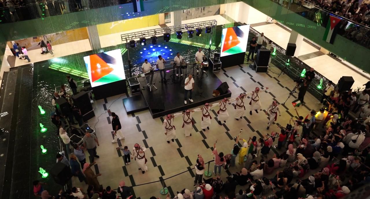 "الاسواق الحرة" تحتفل بعيد الاستقلال (78) في النافورة مول