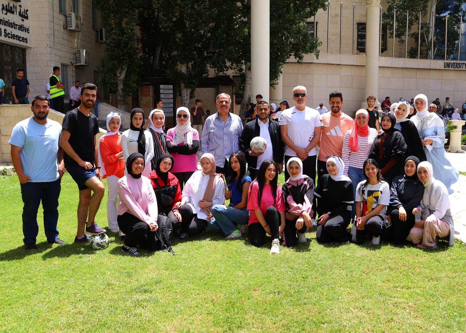 صورة حول : تخصص التربية الرياضية بجامعة البترا ينظم فعالية "يلا نشوت" تخصص التربية الرياضية بجامعة البترا ينظم فعالية "يلا نشوت"