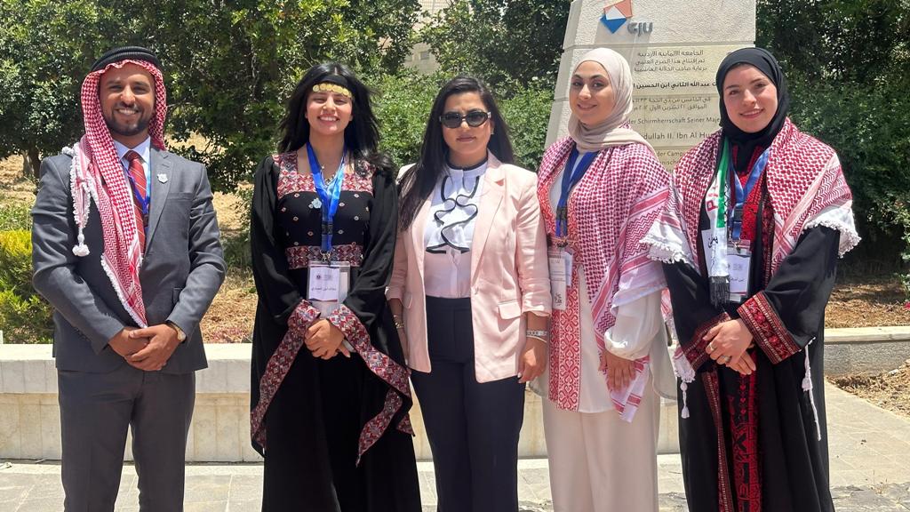 صورة حول : عمان الأهلية تختتم مشاركتها ببرنامج إعداد قادة التنمية المستدامة عمان الأهلية تختتم مشاركتها ببرنامج إعداد قادة التنمية المستدامة