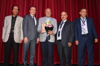 فرقة طقوس المسرحية تكرم الروائي الرواشدة
