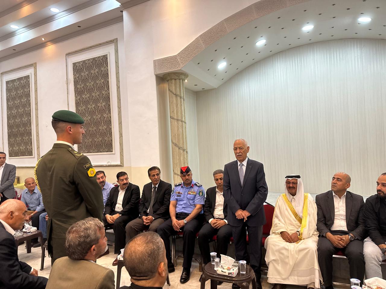 مندوبا عن الملك وولي العهد.... العيسوي يعزي عشيرة المقابلة