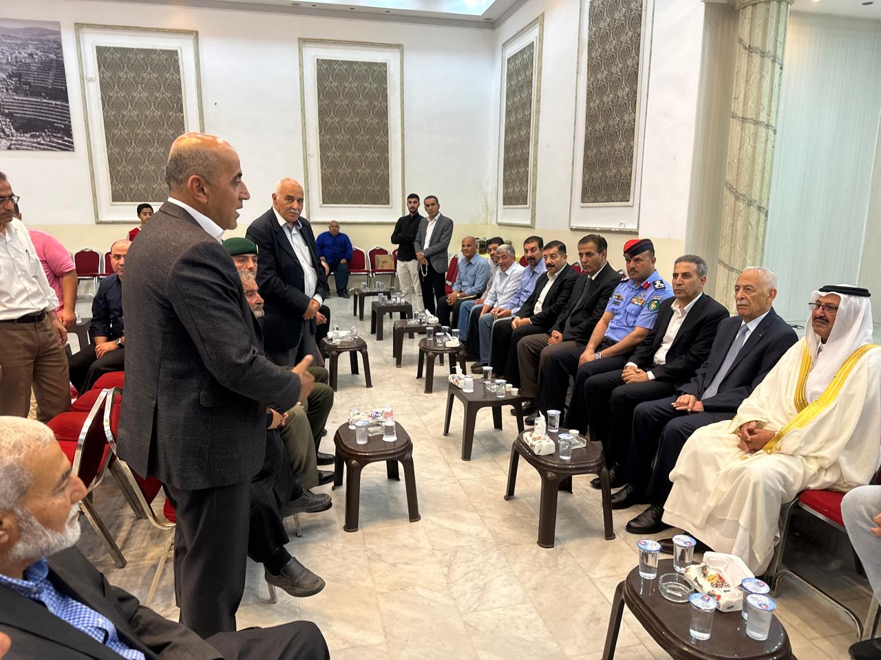 مندوبا عن الملك وولي العهد.... العيسوي يعزي عشيرة المقابلة