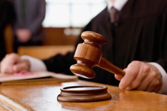 بسبب تزوير شهاداتهم الجامعيّة" حبس 10 سنوات لموظفين حكومة
