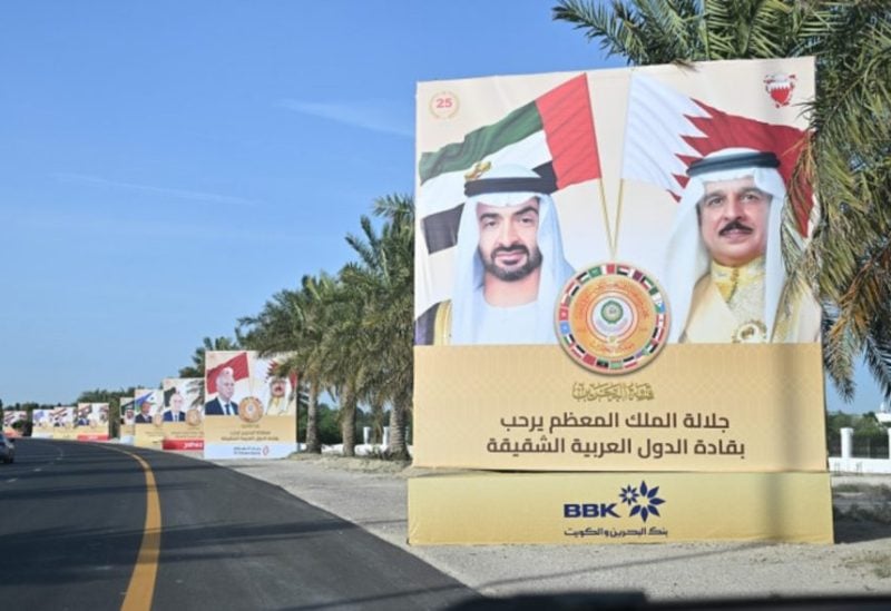 مملكة البحرين تتزين بأعلام الدول العربيّة وصور زعماء العرب