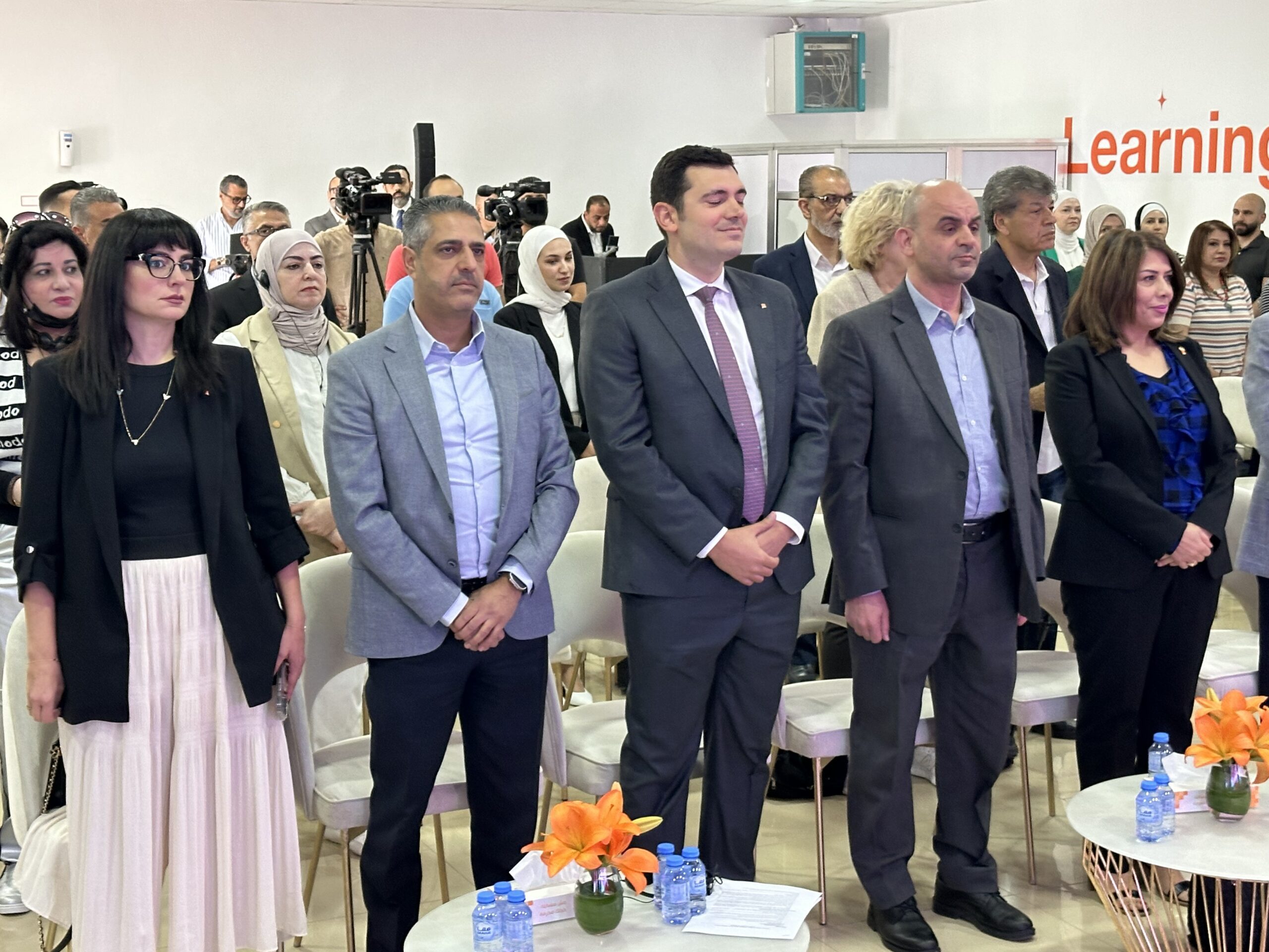 أورانج تقفز بالمستقبل إلى الحاضر مُلهمةً عالم الاتصالات بمؤتمرها الصحفي الاستثنائيّ وتكشف عن أحدث تقنيات الألياف وتجهيزات Wi-Fi 6