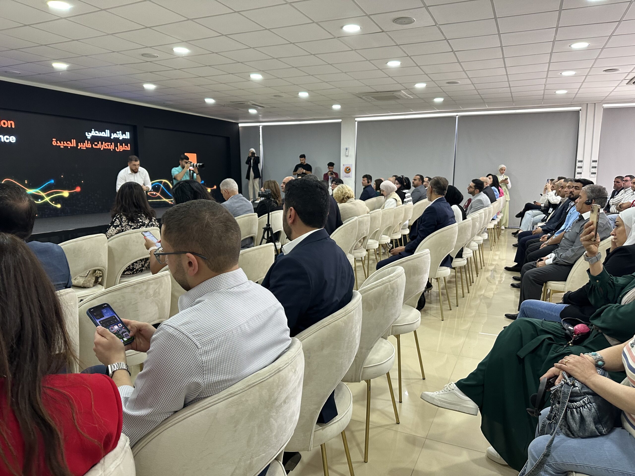 أورانج تقفز بالمستقبل إلى الحاضر مُلهمةً عالم الاتصالات بمؤتمرها الصحفي الاستثنائيّ وتكشف عن أحدث تقنيات الألياف وتجهيزات Wi-Fi 6