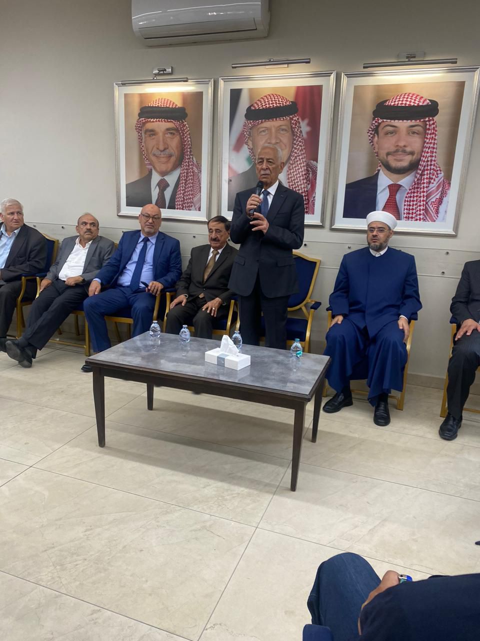 صورة حول : مندوبا عن الملك وولي العهد..العيسوي يعزي عشيرة المجالي مندوبا عن الملك وولي العهد..العيسوي يعزي عشيرة المجالي