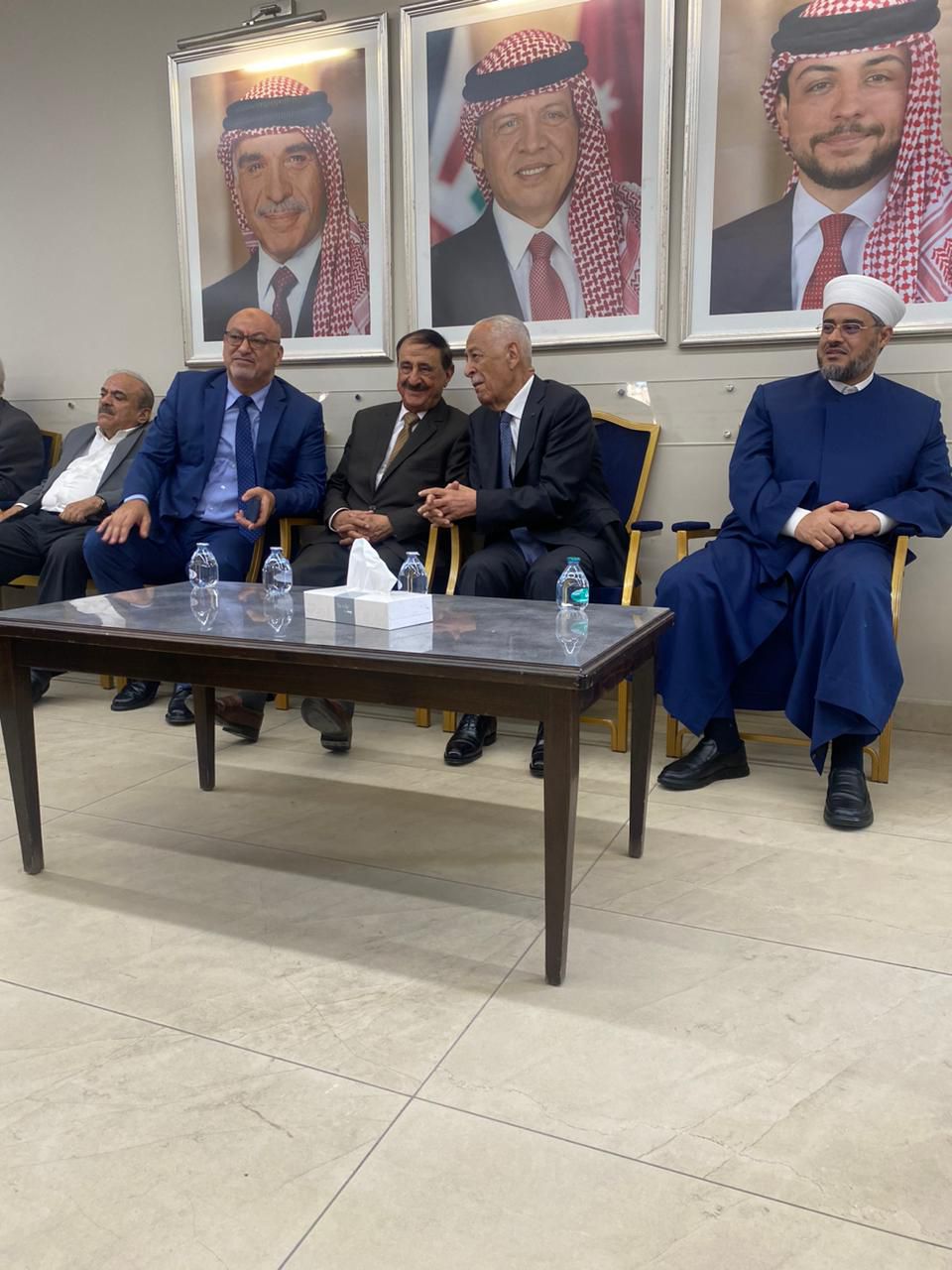 صورة حول : مندوبا عن الملك وولي العهد..العيسوي يعزي عشيرة المجالي مندوبا عن الملك وولي العهد..العيسوي يعزي عشيرة المجالي