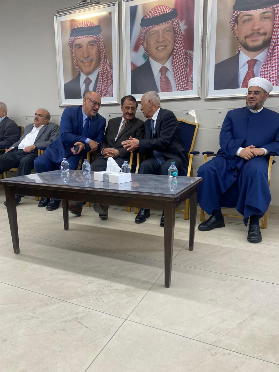 صورة حول : مندوبا عن الملك وولي العهد..العيسوي يعزي عشيرة المجالي مندوبا عن الملك وولي العهد..العيسوي يعزي عشيرة المجالي