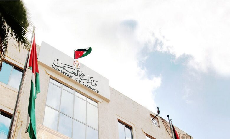 وزارة العمل تَفتح باب ترخيص مكاتب استقدام العاملين فِي المنازل
