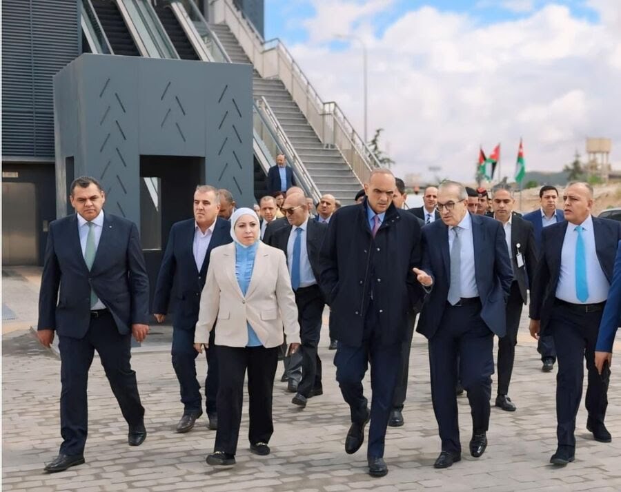 الخصاونة يَتفقد مشروع الباص السريع وأمانة عمّان تُحدد موعد التشغيل