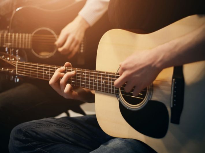 ماهو أصل الجيتار ؟