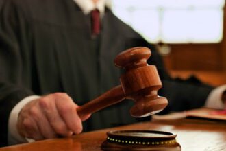 الهيئة القضائية :حبس اربع أشخاص مارسوا البلطجة ضد حاكم إداري