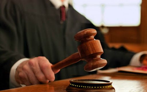 الهيئة القضائية :حبس اربع أشخاص مارسوا البلطجة ضد حاكم إداري