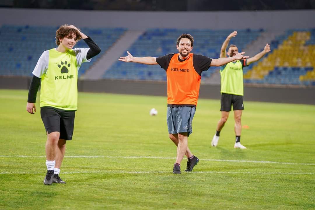 شاهد... ولي العهد والأمير هاشم برفقة النشامى في ستاد عمان