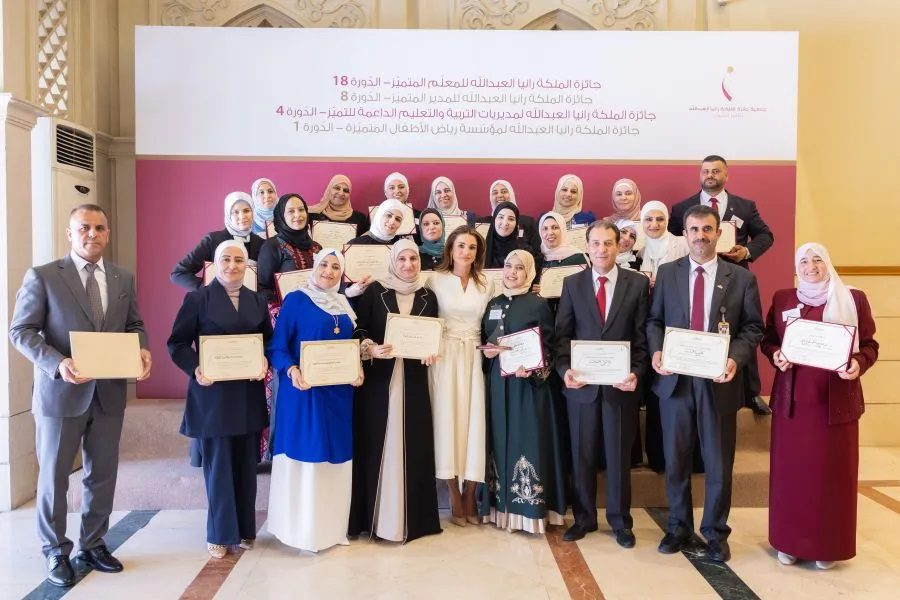 الملكة رانيا تقدم جوائز التميز التربوي في قصر الثقافة