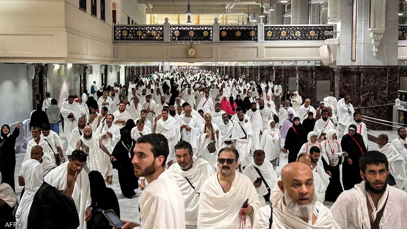 تحقيقات موسعة ومذكرات توقيف بحق متورطين في تغرير مواطنين أردنيين لأداء الحج خارج المسار الرسمي